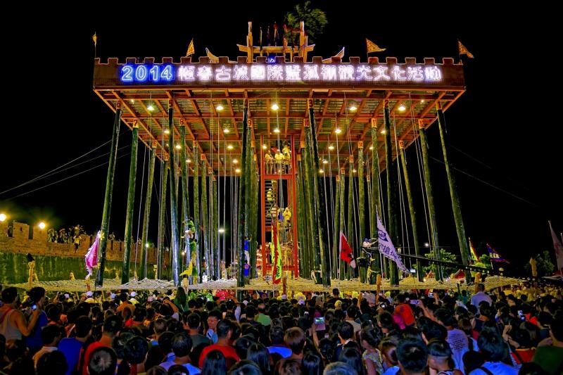 Hengchuen pole climb festival